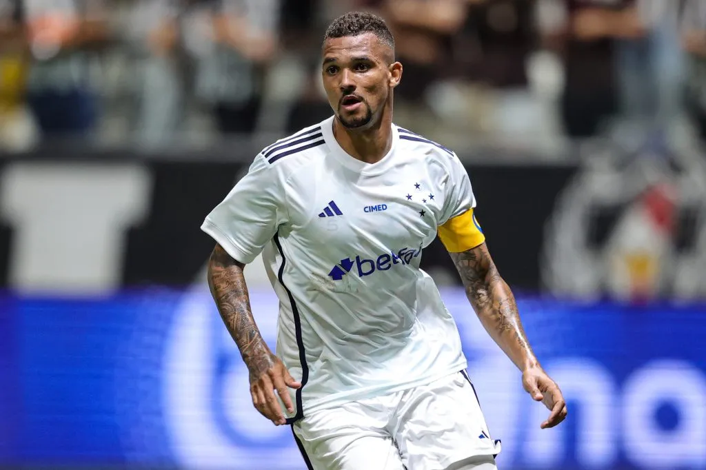 MG – BELO HORIZONTE – 03/02/2024 – MINEIRO 2024, ATLETICO-MG X CRUZEIRO – Ze Ivaldo jogador do Cruzeiro comemora seu gol durante partida contra o Atletico-MG no estadio Arena MRV pelo campeonato Mineiro 2024. Foto: Gilson Lobo/AGIF