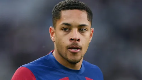 Vitor Roque pode deixar o Barcelona para vestir vermelho no meio do ano (Photo by David Ramos/Getty Images)