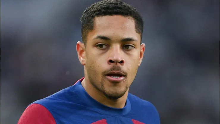 Vitor Roque pode deixar o Barcelona para vestir vermelho no meio do ano (Photo by David Ramos/Getty Images)