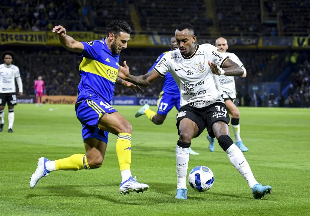 Raul Gustavo em ação contra o Boca Juniors. (Photo by Marcelo Endelli/Getty Images)
