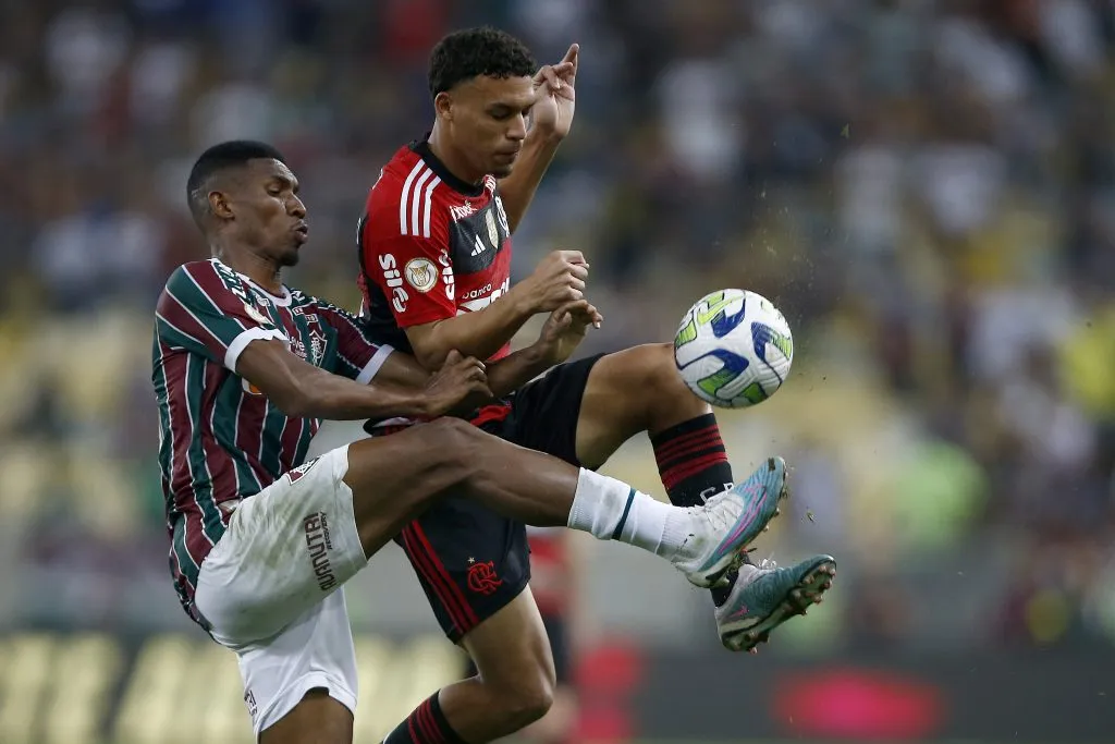 Lelê of Fluminense fights for the ball with Victor Hugo of Flamengo. (Photo by Wagner Meier/Getty Images)