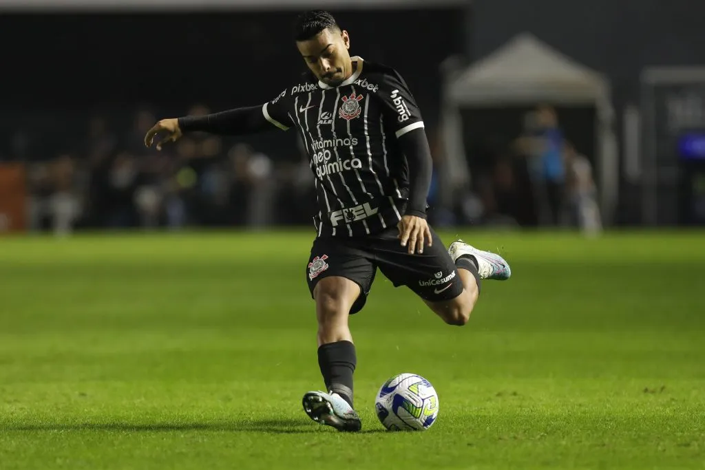 Matheus Bidu em ação pelo Corinthians. (Photo by Ricardo Moreira/Getty Images)