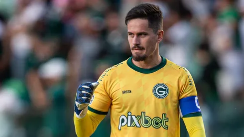 Goiás surpreende e aceita vender Tadeu para o Internacional com uma condição. Foto: Heber Gomes/AGIF