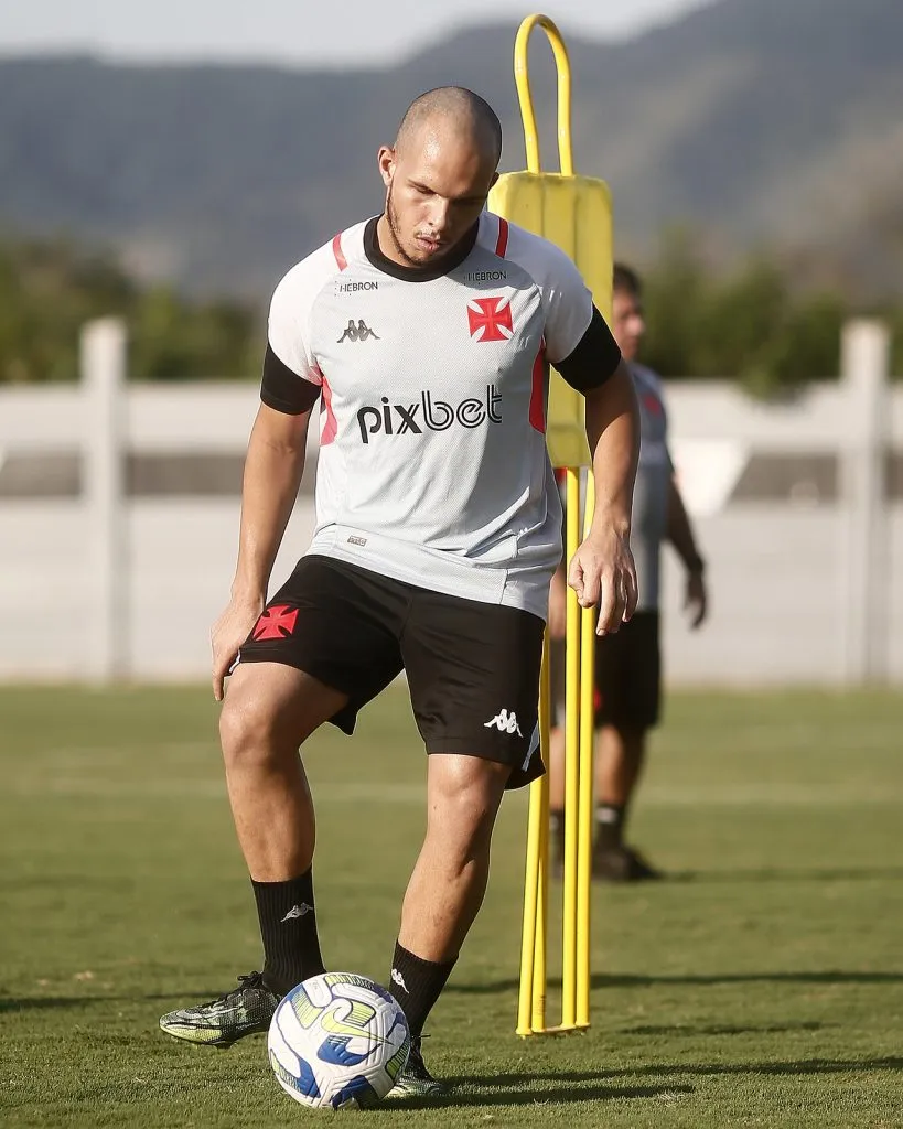 Rodrigo treina separado no CT Moacyr Barbosa. Foto: Daniel Ramalho/CRVG