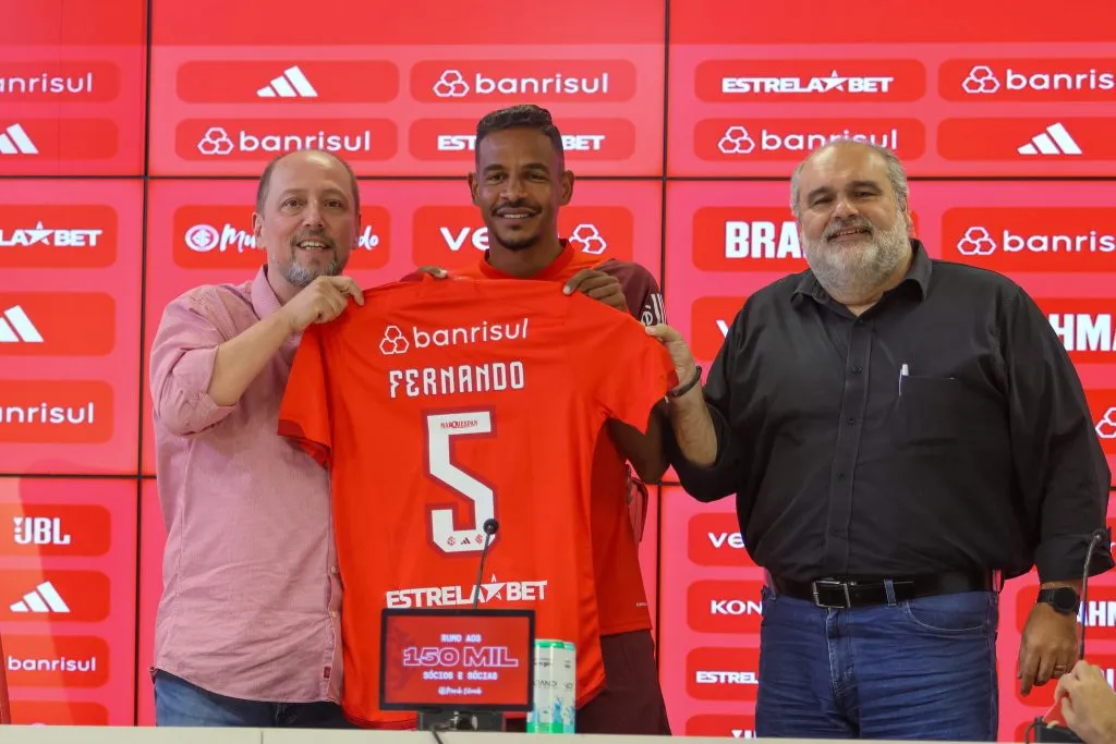 O volante é o novo camisa 5 do Colorado (Foto: Ricardo Duarte/Internacional/Divulgação)