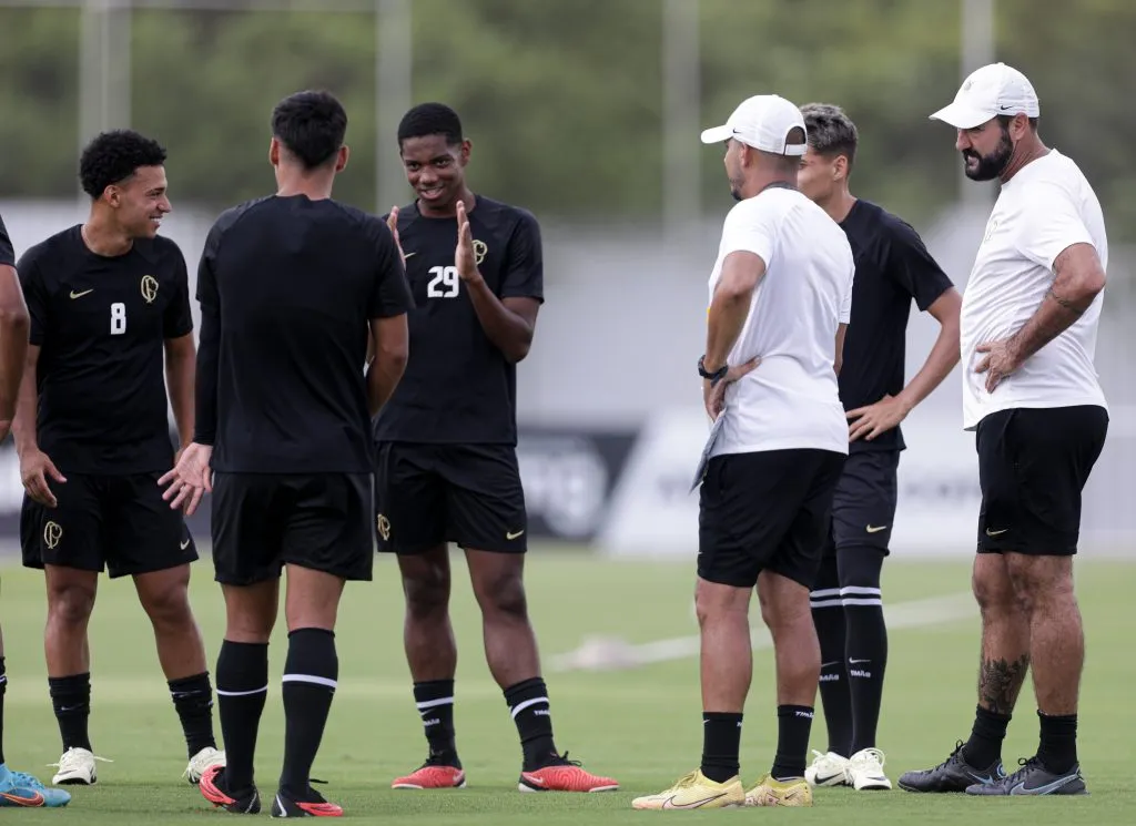 Imagem Nº 215709 – Foto: Rodrigo Coca/Agência Corinthians | Treino da manhã desta terça-feira (05/03/2024), no CT Dr. Joaquim Grava. Na foto: Juninho, Guilherme, André, Vinicius Marques, Jhonatan Garcia, Danilo Andrade
