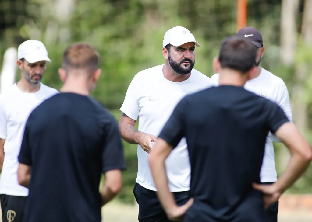 Danilo, técnico do Sub-20 | TREINO SUB-20 – 05.01.2024 – Fotos: Rodrigo Gazzanel / Agência Corinthians