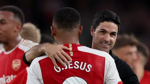 Arteta e Gabriel Jesus juntos no Arsenal. Foto: Ryan Pierse/Getty Images