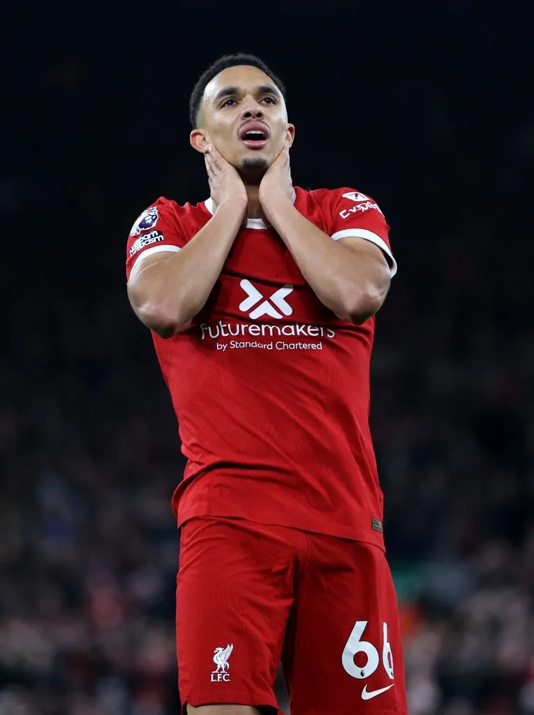Alexander-Arnold provoca o Manchester City. Foto: Clive Brunskill/Getty Images