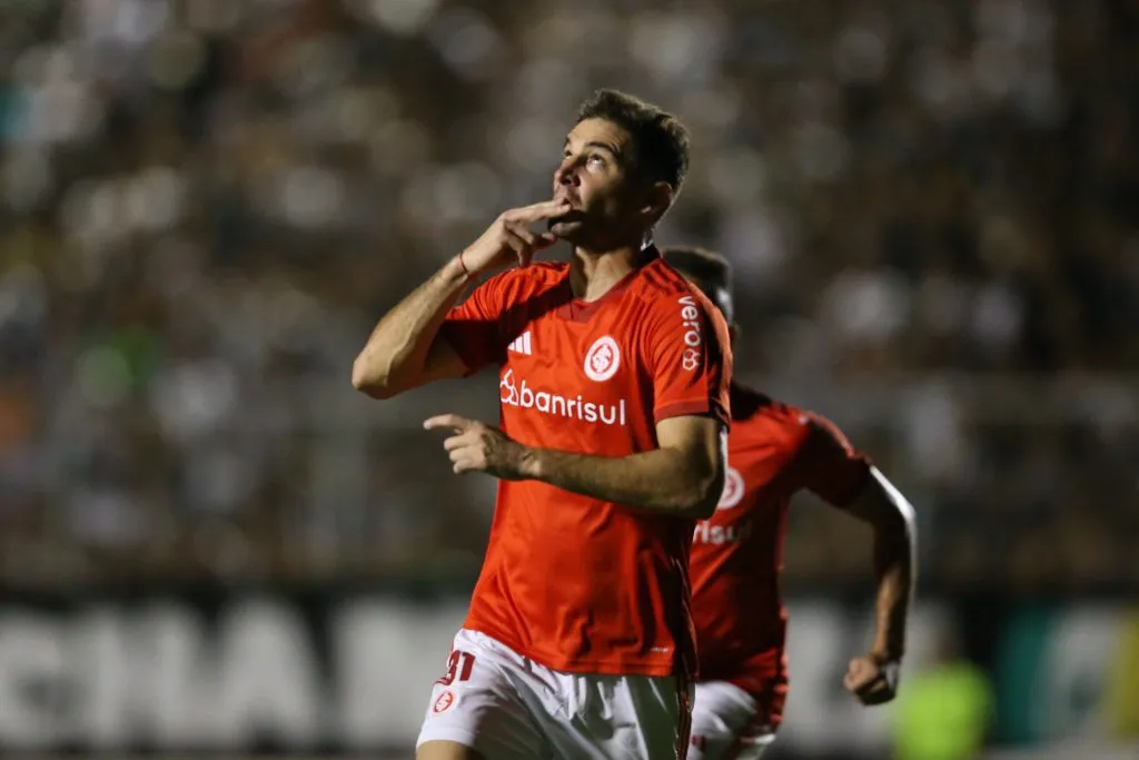 Alario em ação pelo Internacional. Foto: Marlon Costa/AGIF