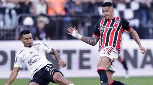 SAO PAULO, BRAZIL – MAY 14: Matheus Bidu of Corinthians and Luciano of Sao Paulo fight for the ball during a match between Corinthians and Sao Paulo as part of Brasileirao Series A 2023 at Neo Quimica Arena on May 14, 2023 in Sao Paulo, Brazil. (Photo by Alexandre Schneider/Getty Images)