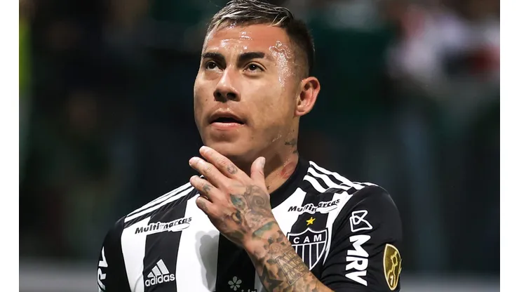 SP - Sao Paulo - 10/08/2022 - LIBERTADORES 2022, PALMEIRAS X ATLETICO-MG - Eduardo Vargas jogador do Atletico-MG recebe cartao vermelho do arbitro durante partida contra o Palmeiras no estadio Arena Allianz Parque pelo campeonato Copa Libertadores 2022. Foto: Marcello Zambrana/AGIF