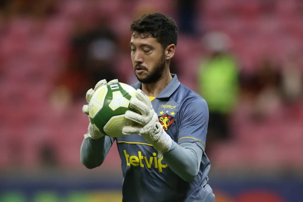 Caíque em ação pelo Sport. Foto: Marlon Costa/AGIF