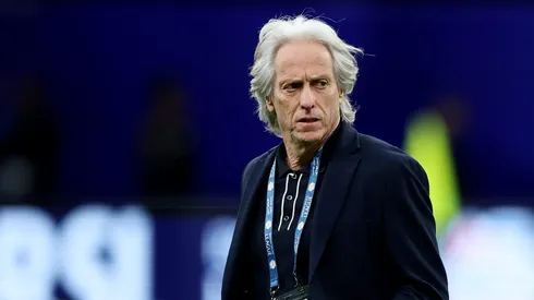Jorge Jesus causa no Al-Hilal e torcida do Flamengo fica sabendo de marca histórica. (Photo by Yasser Bakhsh/Getty Images)