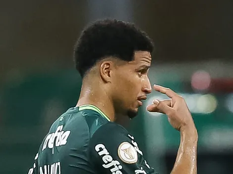 Áudio do VAR escancara decisão do árbitro em pênalti de Murilo