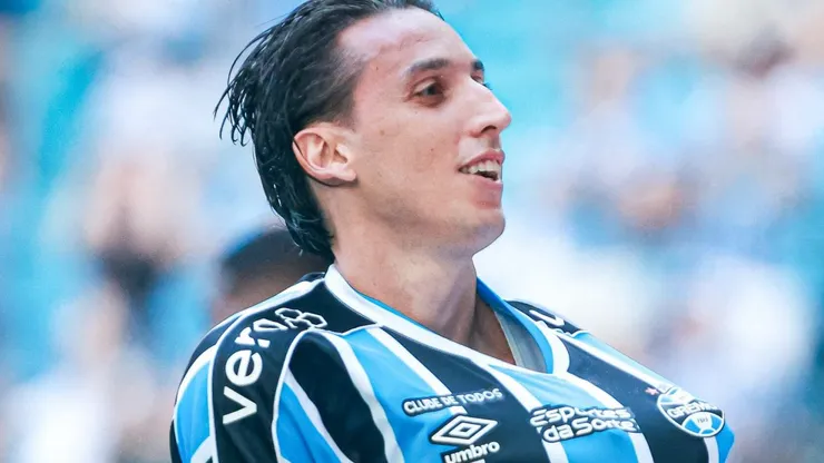RS - PORTO ALEGRE - 02/03/2024 - GAUCHO 2024, GREMIO X GUARANY DE BAGE - Pedro Geromel jogador do Gremio comemora seu gol durante partida contra o Guarany de Bage no estadio Arena do Gremio pelo campeonato Gaucho 2024. Foto: Maxi Franzoi/AGIF