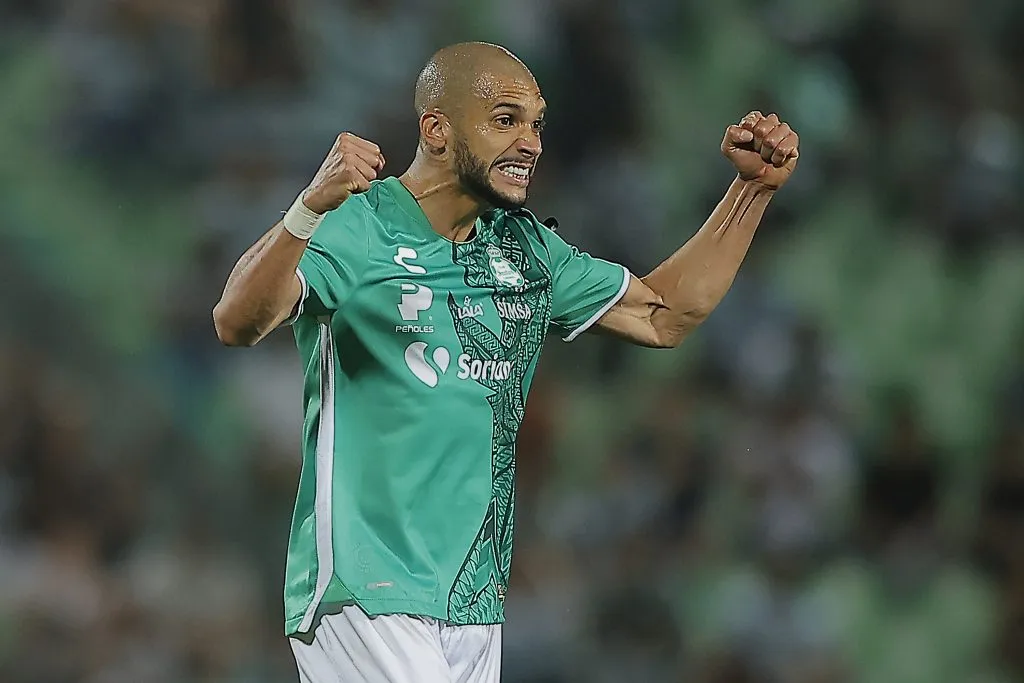 Zagueiro no duelo diante do Tijuana (Photo by Manuel Guadarrama/Getty Images)