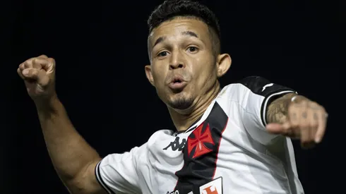 RJ - RIO DE JANEIRO - 03/03/2024 - CARIOCA 2024, VASCO X PORTUGUESA RIO - Adson jogador do Vasco comemora seu gol durante partida contra o Portuguesa Rio no estadio Sao Januario pelo campeonato Carioca 2024. Foto: Jorge Rodrigues/AGIF