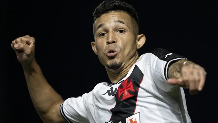 RJ - RIO DE JANEIRO - 03/03/2024 - CARIOCA 2024, VASCO X PORTUGUESA RIO - Adson jogador do Vasco comemora seu gol durante partida contra o Portuguesa Rio no estadio Sao Januario pelo campeonato Carioca 2024. Foto: Jorge Rodrigues/AGIF