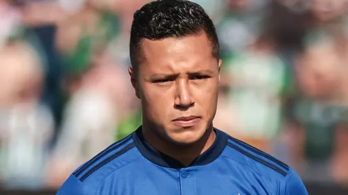 PR – CURITIBA – 11/11/2023 – BRASILEIRO A 2023, CORITIBA X CRUZEIRO – Marlon jogador do Cruzeiro durante execucao do hino nacional antes da partida contra o Coritiba no estadio Durival de Britto pelo campeonato Brasileiro A 2023. Foto: Robson Mafra/AGIF