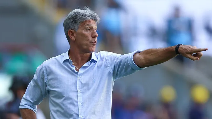 Renato gostou do que viu do jogador do interior gaúcho (Foto: Lucas Uebel/Grêmio/Divulgação)