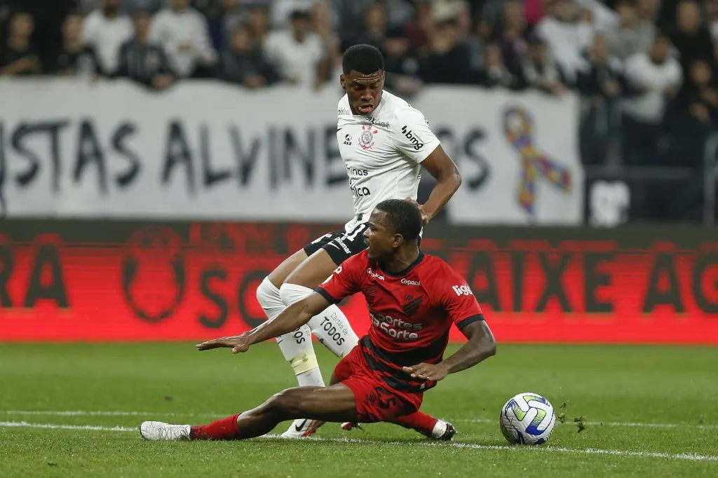 Cacá em ação pelo Athletico Paranaense. (Photo by Ricardo Moreira/Getty Images)