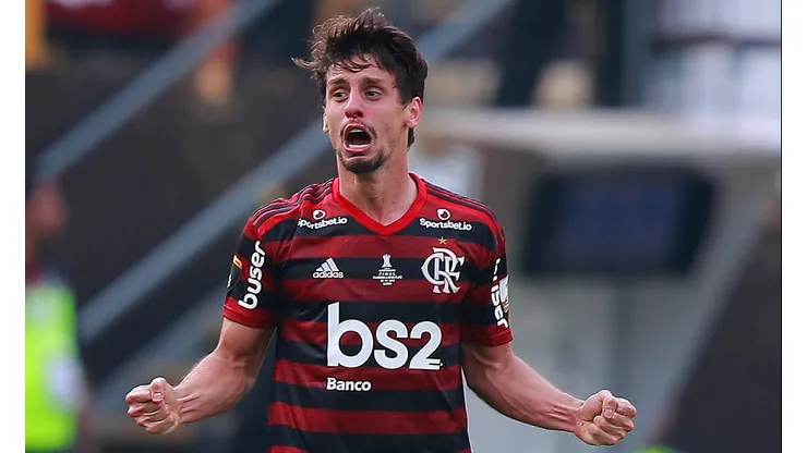Grêmio deixa Rodrigo Caio de lado e decide fechar com zagueiro do futebol europeu. (Photo by Manuel Velasquez/Getty Images)