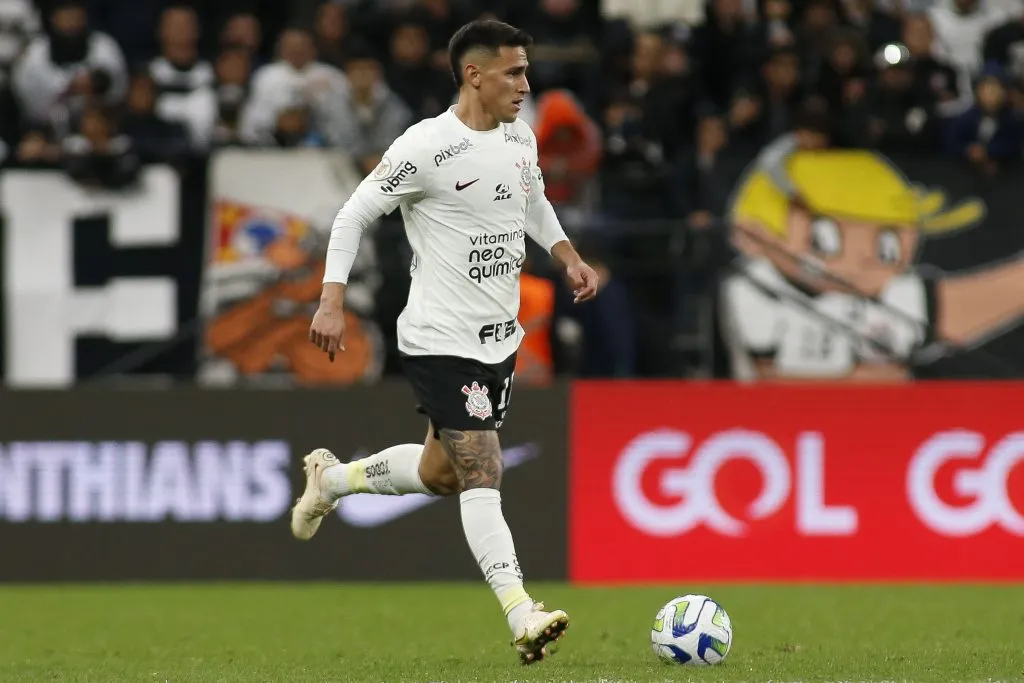 Meia em ação pelo Corinthians (Photo by Miguel Schincariol/Getty Images)