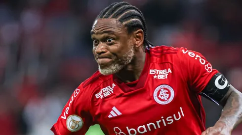 Luiz Adriano acerta com clube do Brasileirão e deixa o Internacional. Foto: Maxi Franzoi/AGIF