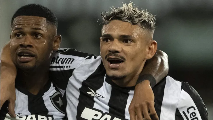Atlético Mineiro oferece Eduardo Vargas em troca de craque do Botafogo. Foto: Jorge Rodrigues/AGIF