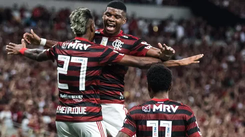 Campeão da Libertadores com o Flamengo decide assinar com o Grêmio de última hora.