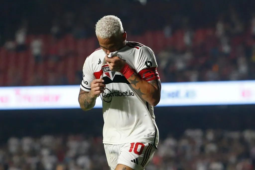 Luciano em ação pelo São Paulo (Photo by Miguel Schincariol/Getty Images)