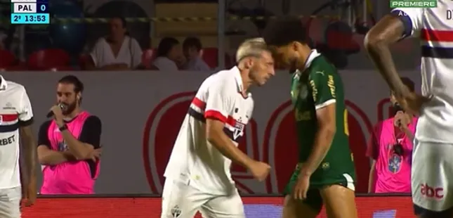 Calleri se irrita com Murilo durante o jogo | Foto: Reprodução/Premiere