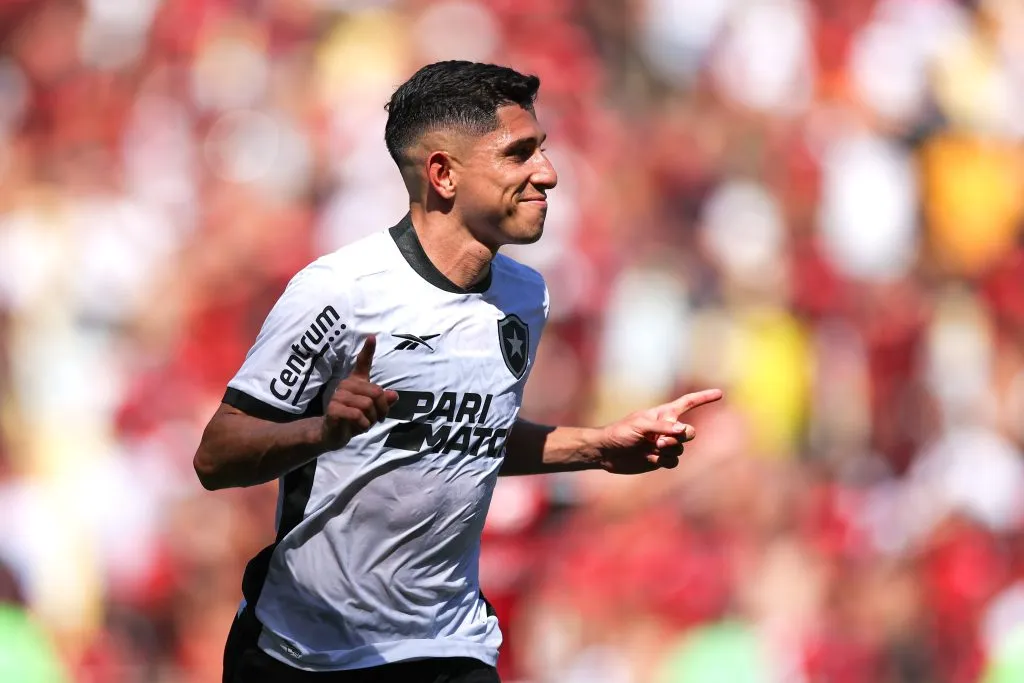 RIO DE JANEIRO, BRAZIL – APRIL 28: Savarino of Botafogo celebrates after scoring the team’s second goal during the match between Flamengo and Botafogo as part of Brasileirao 2024 at Maracana Stadium on April 28, 2024 in Rio de Janeiro, Brazil. (Photo by Buda Mendes/Getty Images)