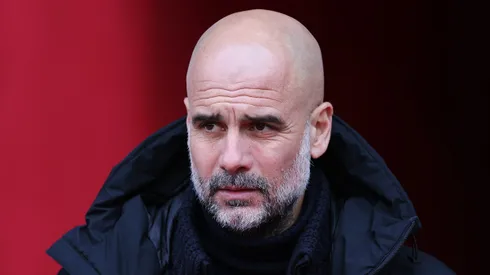 Pep Guardiola, técnico do Manchester City, promove mudanças táticas e jogador revela ficar confuso. (Photo by Alex Livesey/Getty Images)