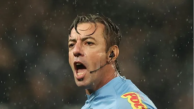 Claus encerra polêmica do clássico. Foto: Cesar Greco/SEP