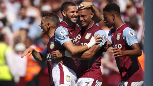 Diego Carlos naPremier League match Aston Villa . (Photo by Marc Atkins/Getty Images)