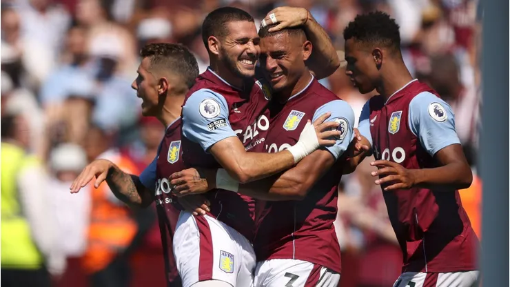 Diego Carlos naPremier League match Aston Villa . (Photo by Marc Atkins/Getty Images)