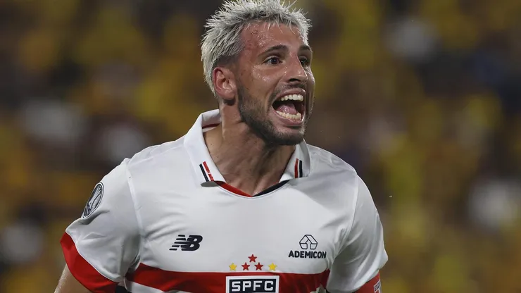 Calleri marcou um dos gols na vitória por 2 a 0 em cima do Barcelona | Foto: Rubens Chiri/Saopaulofc