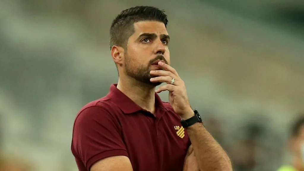 António Oliveira foi “detonado” pelo jornalista (Foto: Alexandre Schneider/Getty Images)