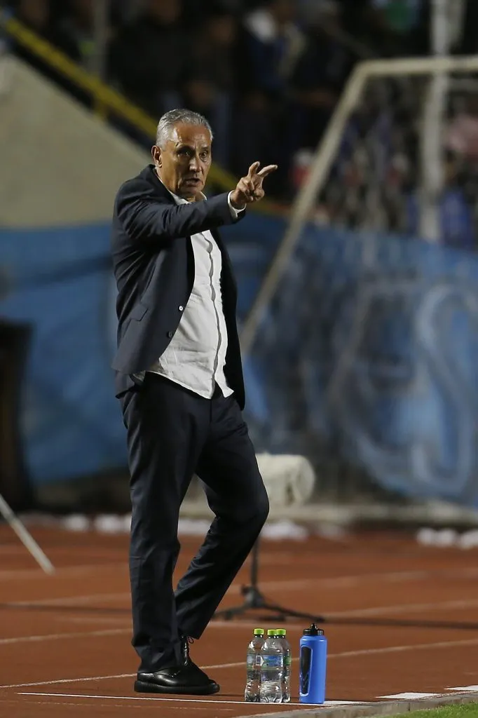 Tite contra o Bolívar.  (Photo by Gaston Brito Miserocchi/Getty Images)