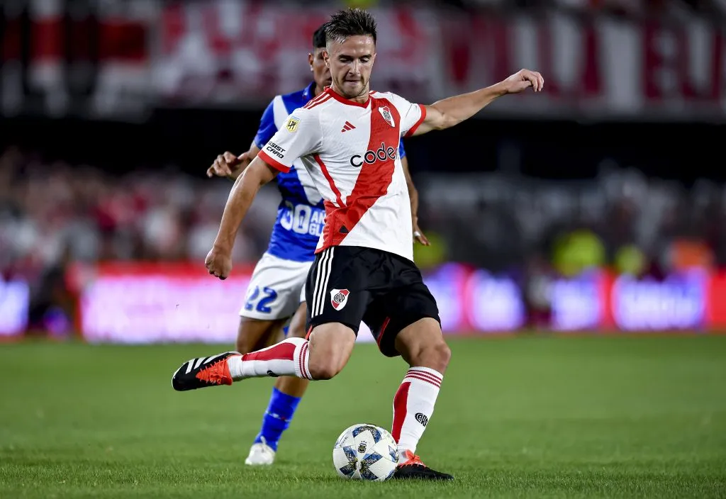 Palavecino em partida contra o Velez. (Photo by Marcelo Endelli/Getty Images)