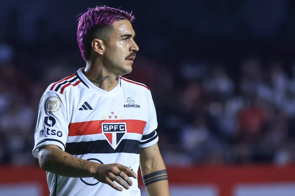 Torcida do São Paulo pede Gabriel Neves de volta para atuar agora com Zubeldía, novo treinador. Foto: Marcello Zambrana/AGIF