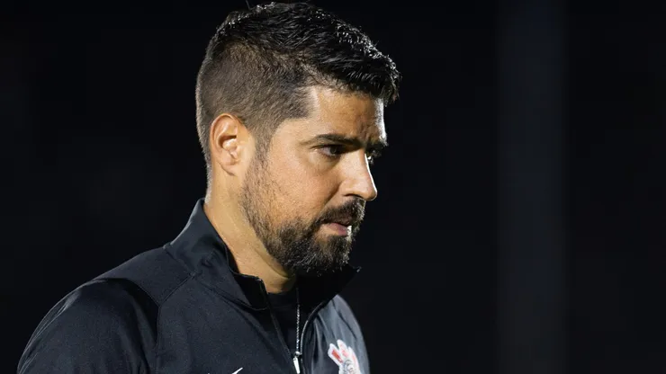 Torcedores do Corinthians pede saída de jogador de António Oliveira. Foto: Fabio Moreira Pinto/AGIF