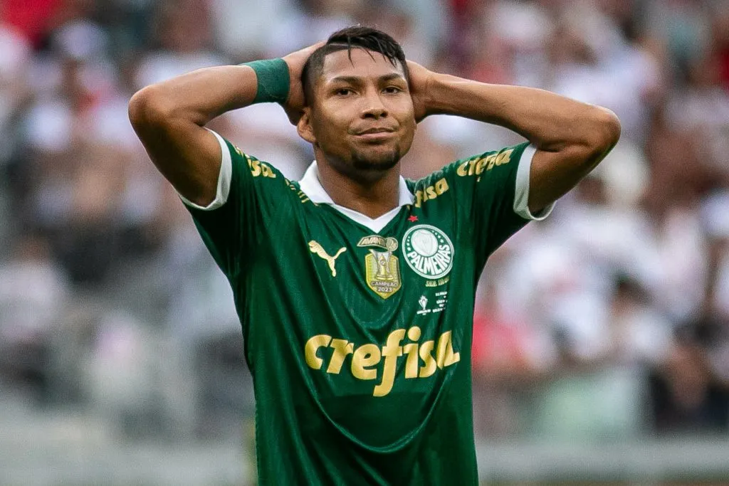 Segundo informações, caso chegue uma proposta, o jogador gostaria de ser negociado. Foto: Fernando Moreno/AGIF