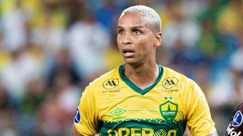 De saída do Cuiabá, torcedores apontam o novo time de Deyverson: "Alguma dúvida?" Foto: Gil Gomes/AGIF