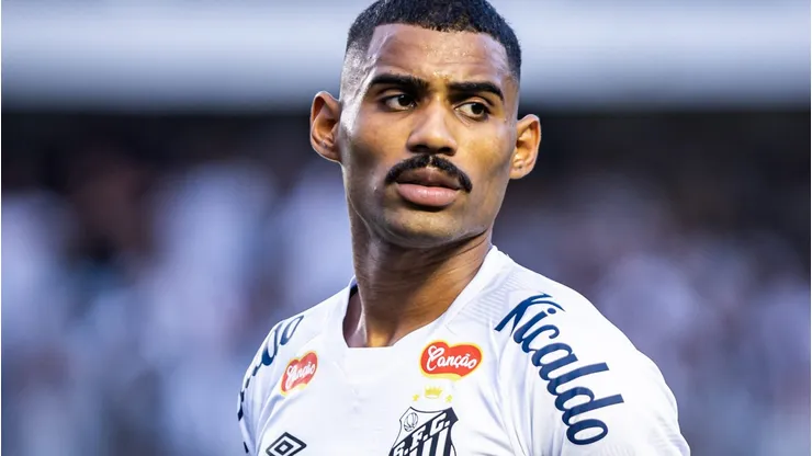 Joaquim, do Santos, pode fechar acordo de última hora com gigante carioca. Foto: Abner Dourado/AGIF