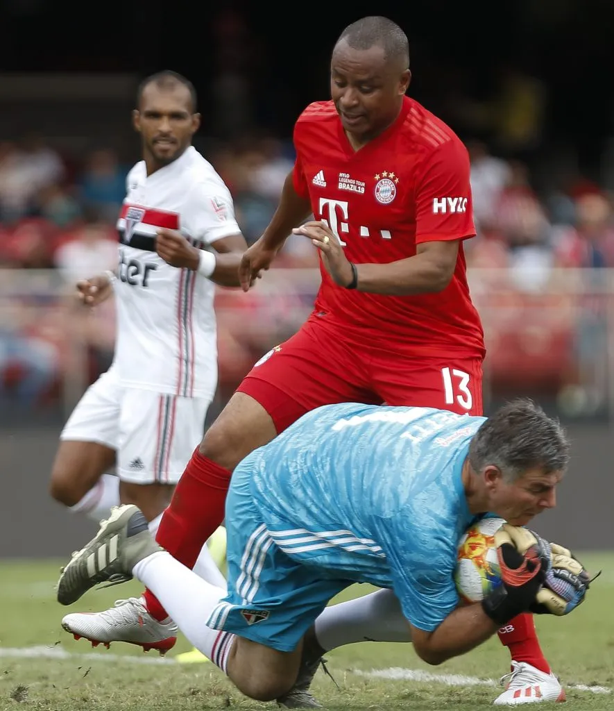 Paulo Sérgio atua em amistoso entre “lendas” de São Paulo e Bayern (Photo by Miguel Schincariol/Getty Images)