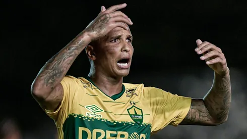 Deyverson será desfalque contra o Grêmio, neste sábado (20). Foto: Thiago Ribeiro/AGIF