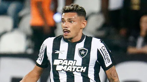 Tiquinho Soares entrou ao decorrer da partida (Foto: Vitor Silva/Botafogo/Divulgação)